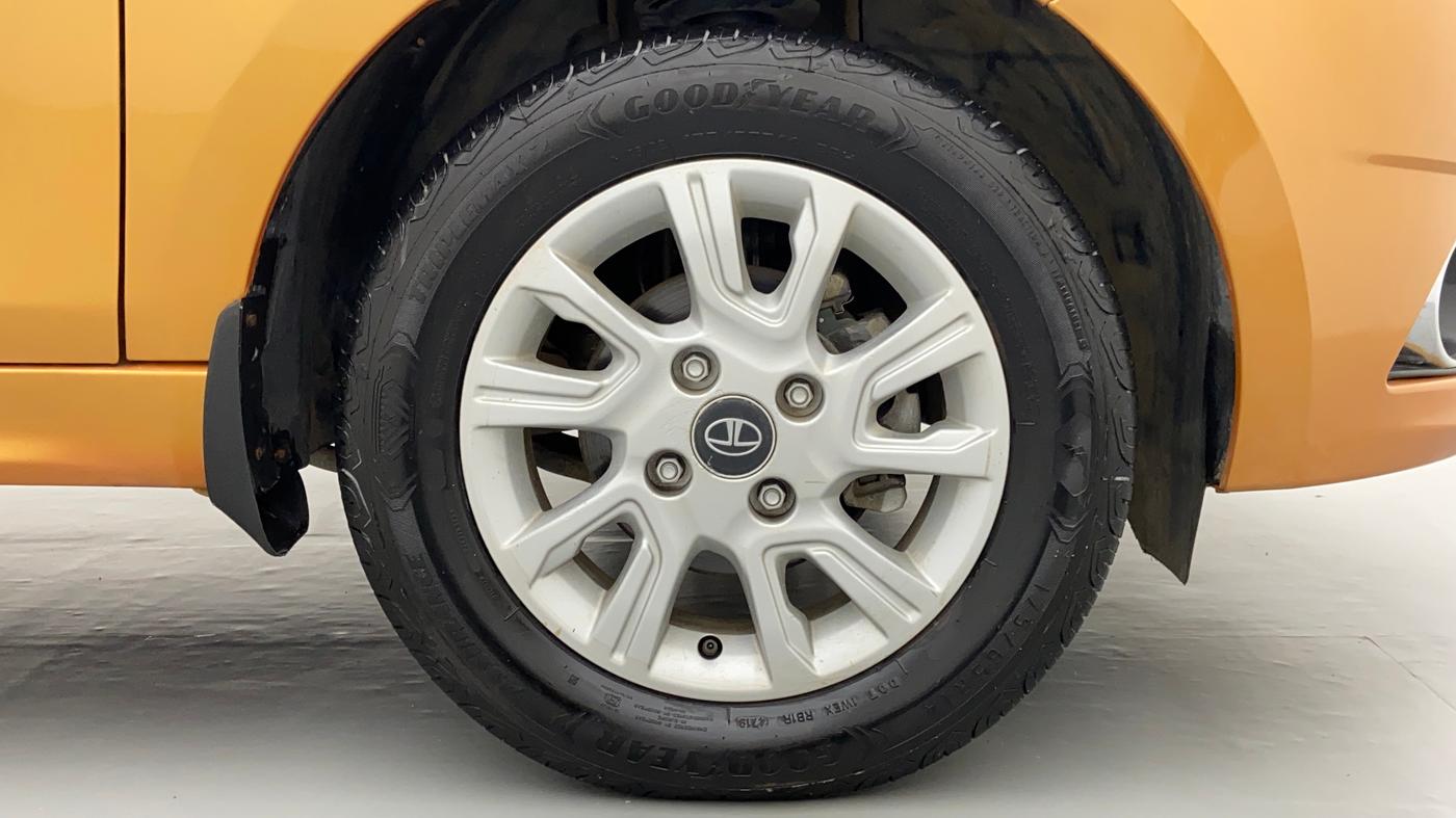 2016 Tata Tiago XZ 1.2 REVOTRON, Petrol, Manual, 28,827 km, Right Front Wheel