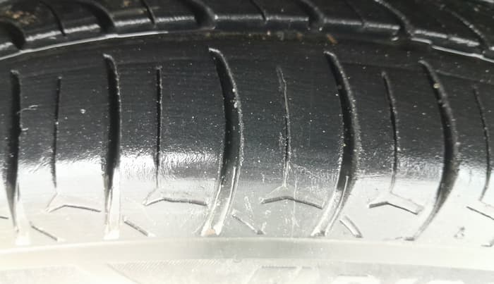 2015 Renault Scala RXZ DIESEL, Diesel, Manual, 59,730 km, Left Front Tyre Tread