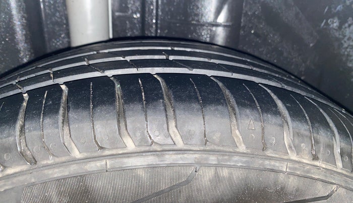 2020 Ford Figo Aspire TITANIUM1.5 DIESEL, Diesel, Manual, 63,475 km, Right Rear Tyre Tread