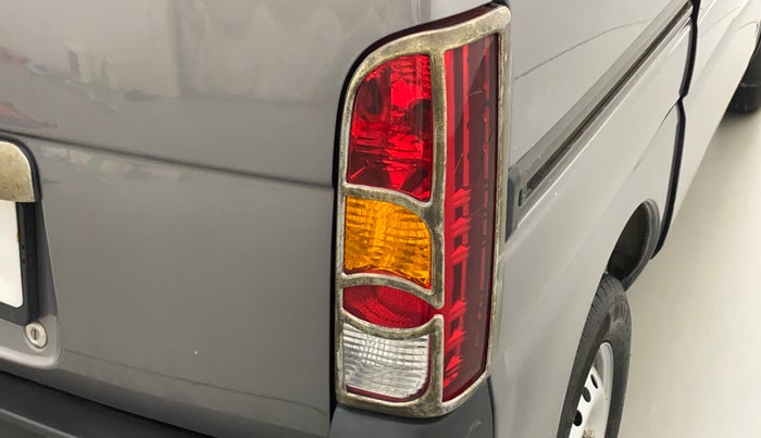 2022 Maruti Eeco 7 STR STD(O), Petrol, Manual, 27,431 km, Right tail light - Minor scratches