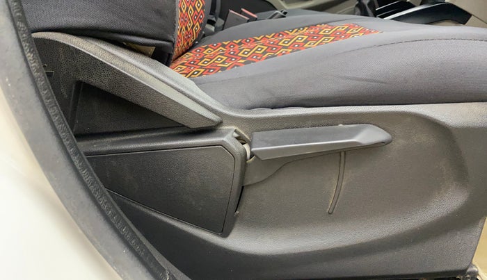 2017 Ford Ecosport TREND+ 1.0L ECOBOOST, Petrol, Manual, 1,05,061 km, Driver Side Adjustment Panel