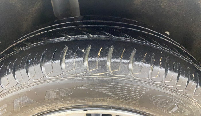 2017 Ford Ecosport TREND+ 1.0L ECOBOOST, Petrol, Manual, 1,05,061 km, Right Rear Tyre Tread