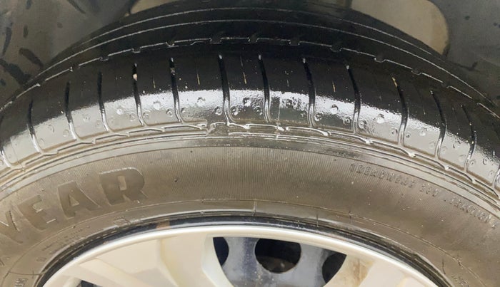 2017 Ford Ecosport TREND+ 1.0L ECOBOOST, Petrol, Manual, 1,05,061 km, Left Front Tyre Tread