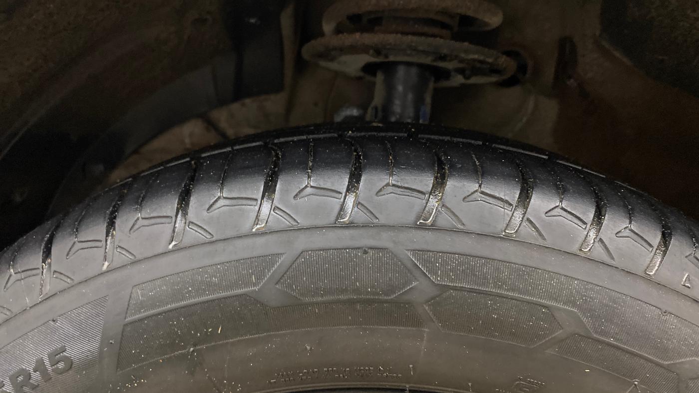 2021 Maruti Ertiga ZXI SHVS, Petrol, Manual, 85,102 km, Left Front Tyre Tread