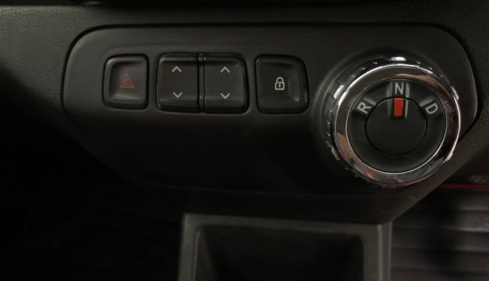 2017 Renault Kwid RXT 1.0 AMT, Petrol, Automatic, 1,01,121 km, Gear Lever