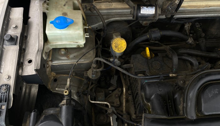 2017 Renault Kwid RXT 1.0 AMT, Petrol, Automatic, 1,01,121 km, Engine View - Right