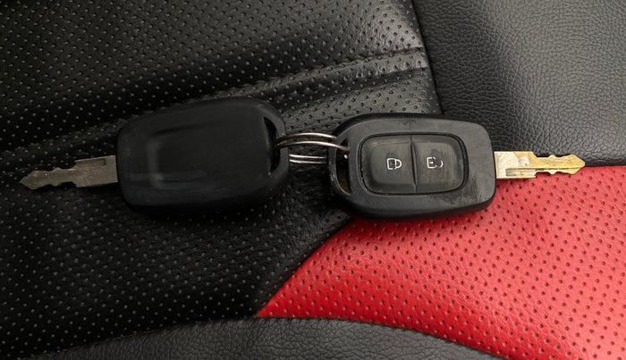 2017 Renault Kwid RXT 1.0 AMT, Petrol, Automatic, 1,01,121 km, Key Close Up