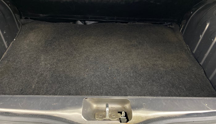 2017 Renault Kwid RXT 1.0 AMT, Petrol, Automatic, 1,01,121 km, Boot Inside