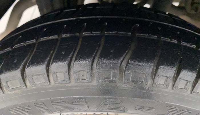 2016 Maruti Alto 800 LXI, Petrol, Manual, 24,302 km, Right Rear Tyre Tread