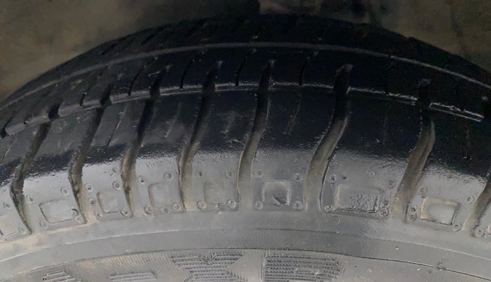 2016 Maruti Alto 800 LXI, Petrol, Manual, 24,302 km, Left Front Tyre Tread