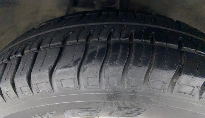 2016 Maruti Alto 800 LXI, Petrol, Manual, 24,302 km, Right Front Tyre Tread