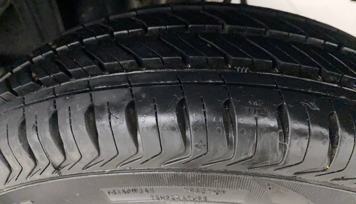 2016 Maruti Alto 800 LXI, Petrol, Manual, 24,302 km, Left Rear Tyre Tread
