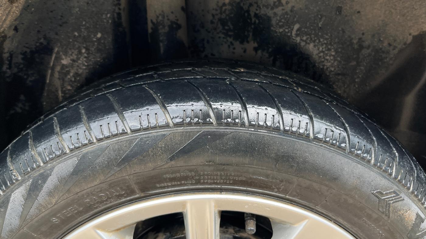 2016 Volkswagen Vento HIGHLINE PETROL AT, Petrol, Automatic, 25,550 km, Right Rear Tyre Tread