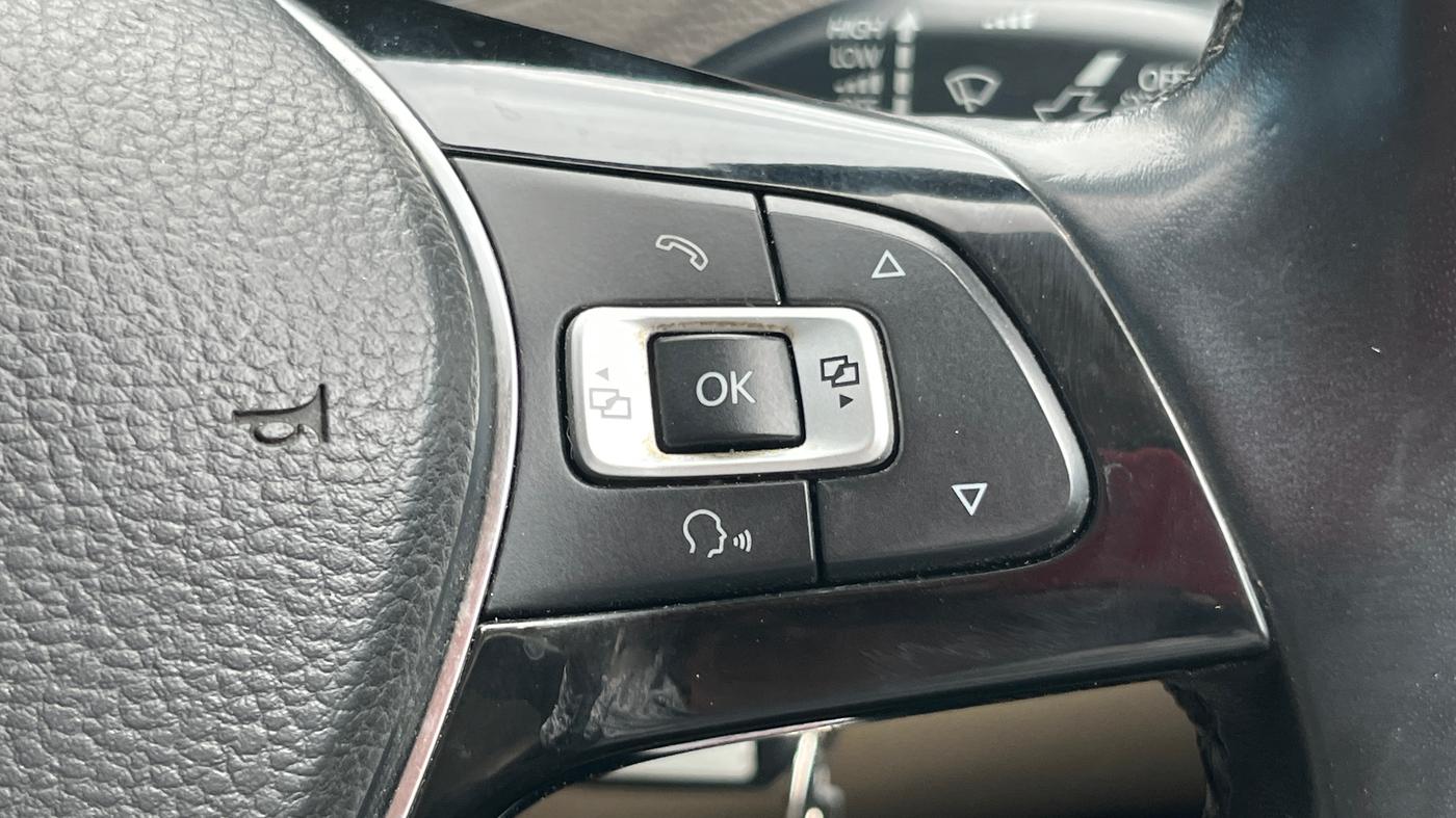 2016 Volkswagen Vento HIGHLINE PETROL AT, Petrol, Automatic, 25,550 km, Adaptive Cruise Control