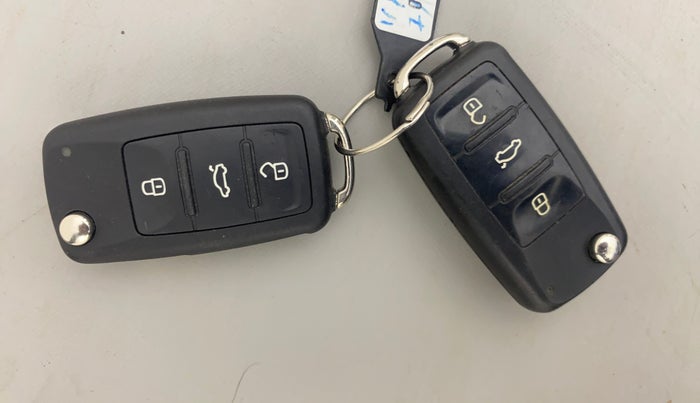 2016 Volkswagen Vento HIGHLINE 1.6 MPI, Petrol, Manual, 55,245 km, Key Close Up