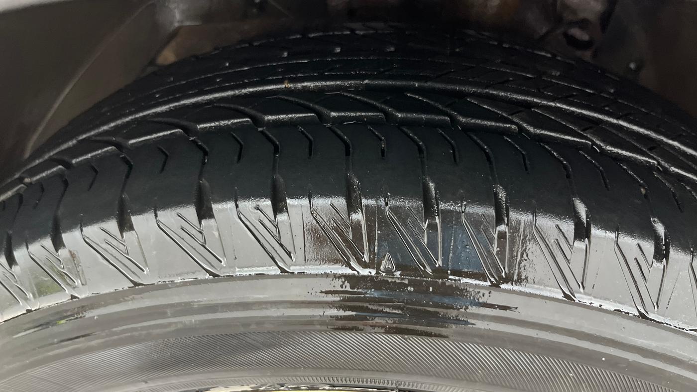 2018 Mahindra XUV500 W11 AT, Diesel, Automatic, 43,833 km, Left Front Tyre Tread