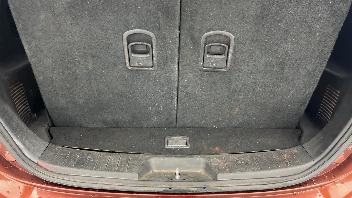 2018 Mahindra XUV500 W11 AT, Diesel, Automatic, 43,833 km, Boot Inside
