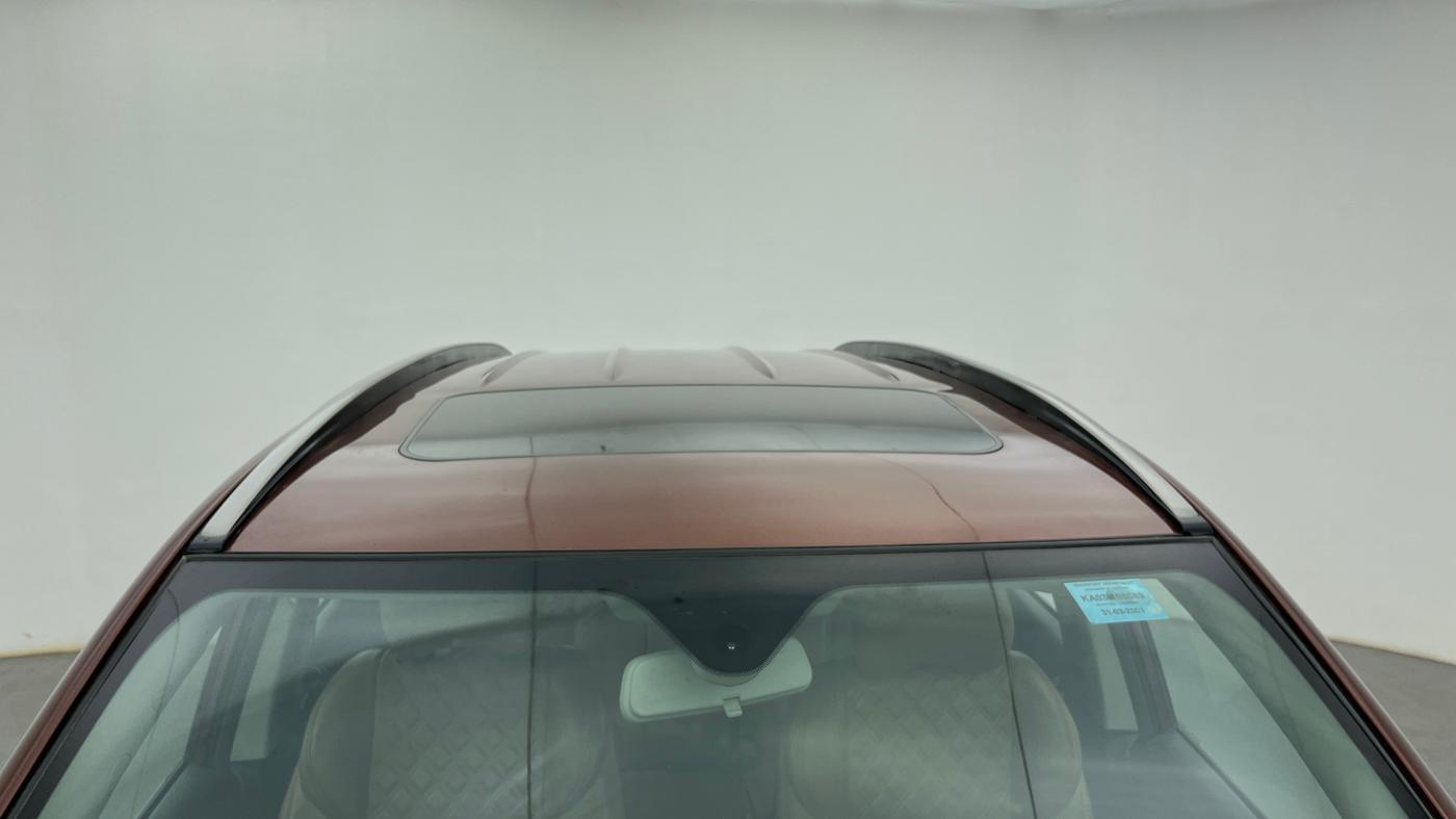2018 Mahindra XUV500 W11 AT, Diesel, Automatic, 43,833 km, Moonroof/ Sunroof