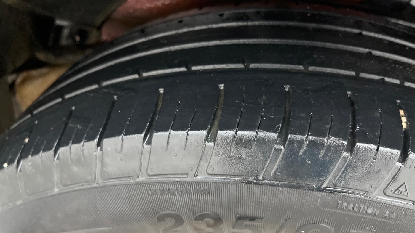2018 Mahindra XUV500 W11 AT, Diesel, Automatic, 43,833 km, Left Rear Tyre Tread