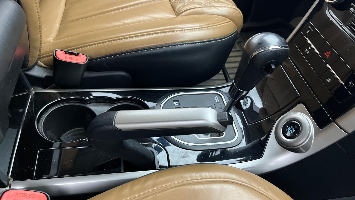2018 Mahindra XUV500 W11 AT, Diesel, Automatic, 43,833 km, Gear Lever