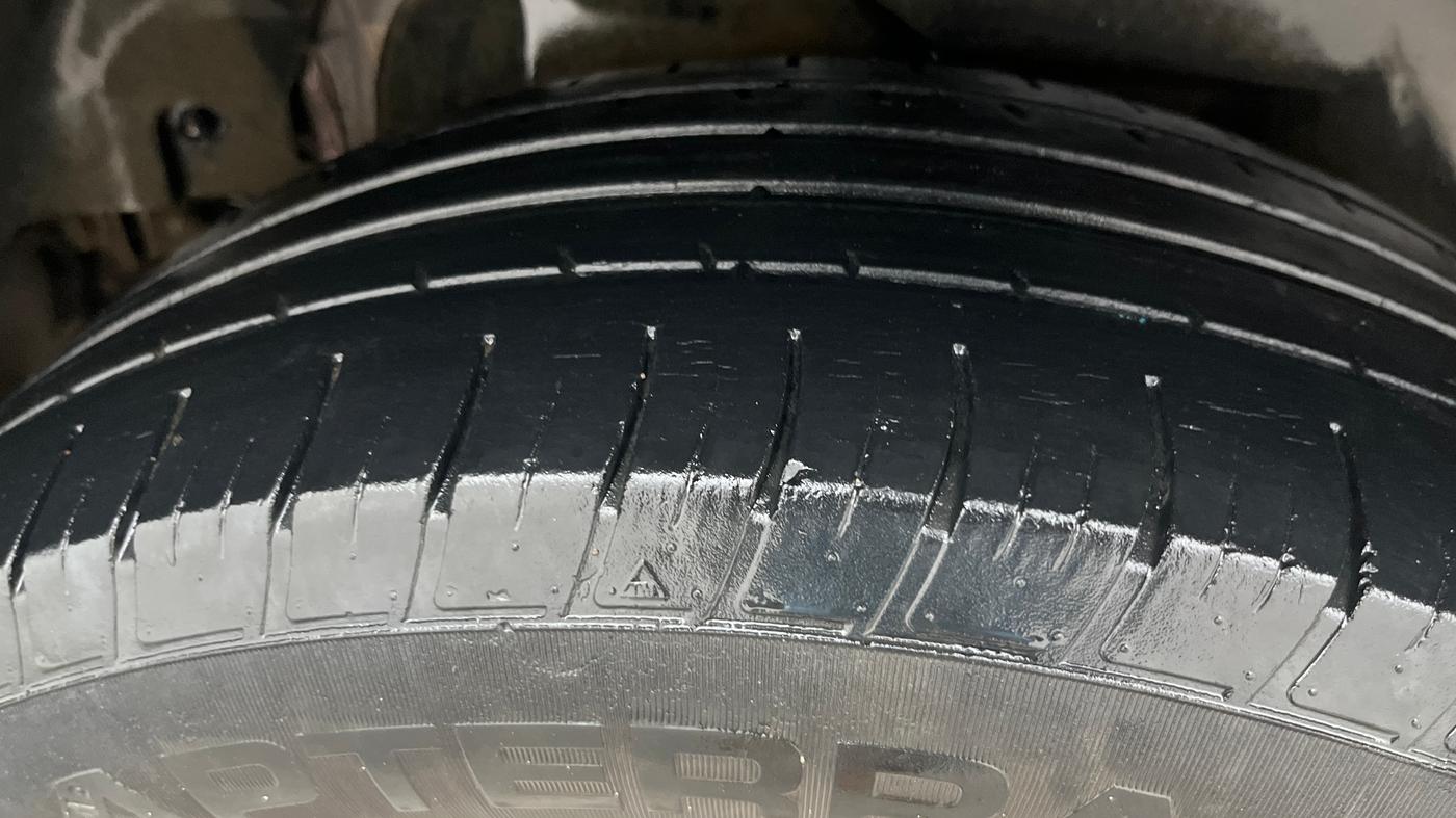 2018 Mahindra XUV500 W11 AT, Diesel, Automatic, 43,833 km, Right Rear Tyre Tread