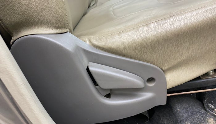 2016 Datsun Go Plus T, Petrol, Manual, 51,570 km, Driver Side Adjustment Panel