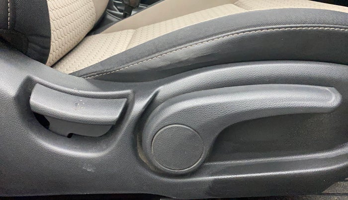 2017 Hyundai Elite i20 ASTA 1.2, Petrol, Manual, 29,076 km, Driver Side Adjustment Panel