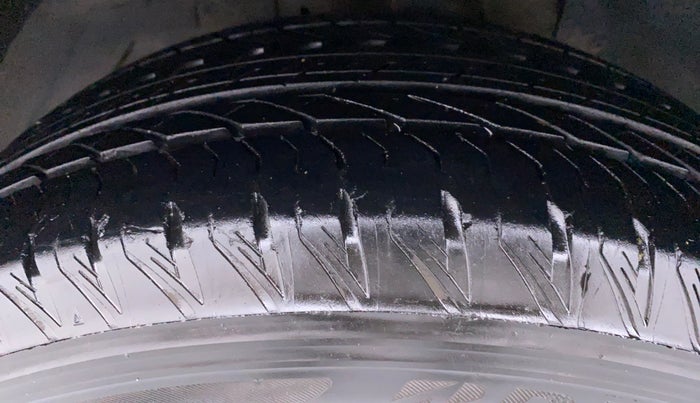 2021 Mahindra XUV500 W11, Diesel, Manual, 14,755 km, Left Front Tyre Tread