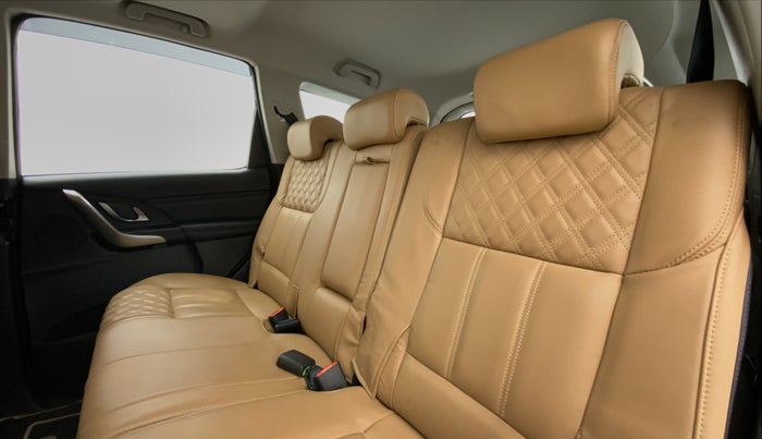 2021 Mahindra XUV500 W11, Diesel, Manual, 14,755 km, Right Side Rear Door Cabin