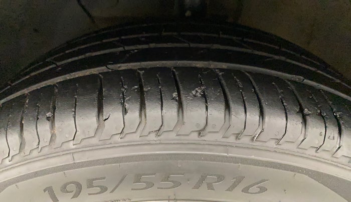2021 Hyundai NEW I20 ASTA 1.2 AT, Petrol, Automatic, 26,333 km, Left Front Tyre Tread