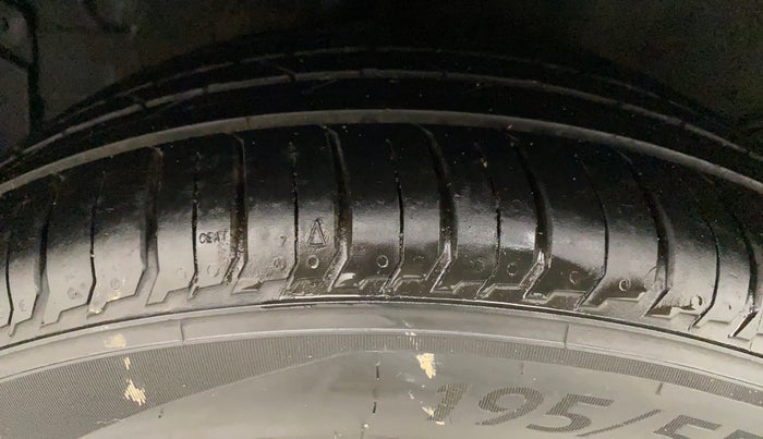 2021 Hyundai NEW I20 ASTA 1.2 AT, Petrol, Automatic, 26,333 km, Right Rear Tyre Tread