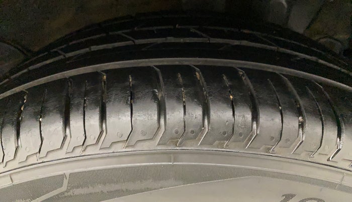 2021 Hyundai NEW I20 ASTA 1.2 AT, Petrol, Automatic, 26,333 km, Left Rear Tyre Tread
