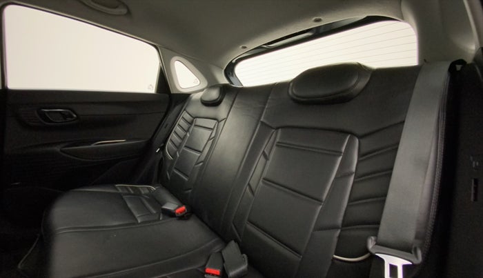 2021 Hyundai NEW I20 ASTA 1.2 AT, Petrol, Automatic, 26,333 km, Right Side Rear Door Cabin