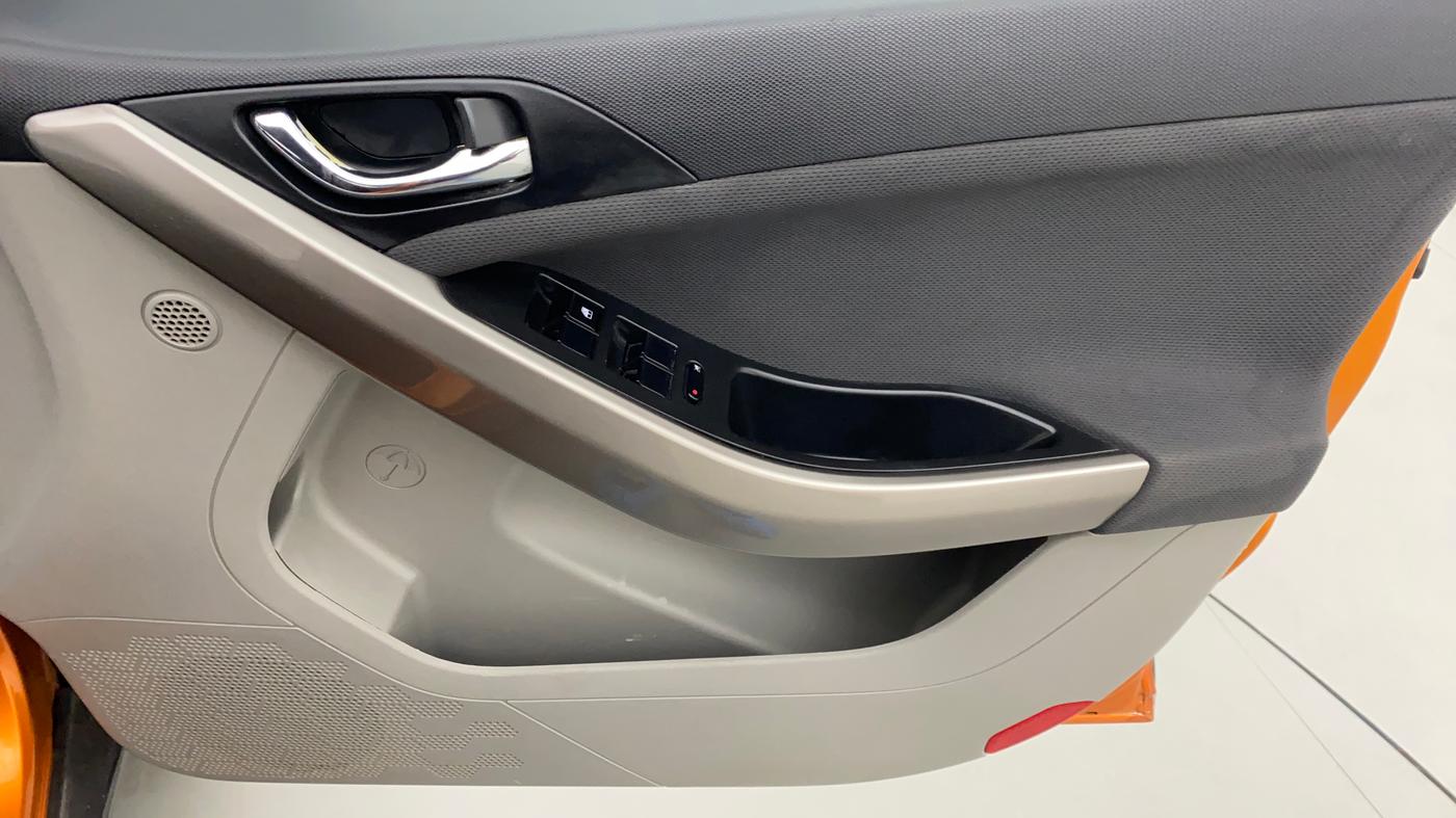 2018 Tata NEXON XZA PLUS DIESEL, Diesel, Automatic, 91,356 km, Driver Side Door Panels Control