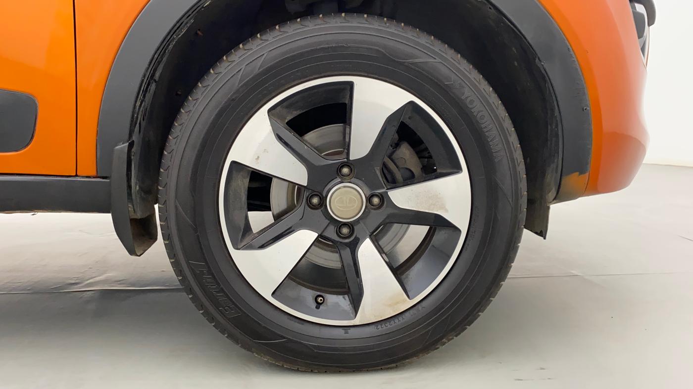 2018 Tata NEXON XZA PLUS DIESEL, Diesel, Automatic, 91,356 km, Right Front Wheel