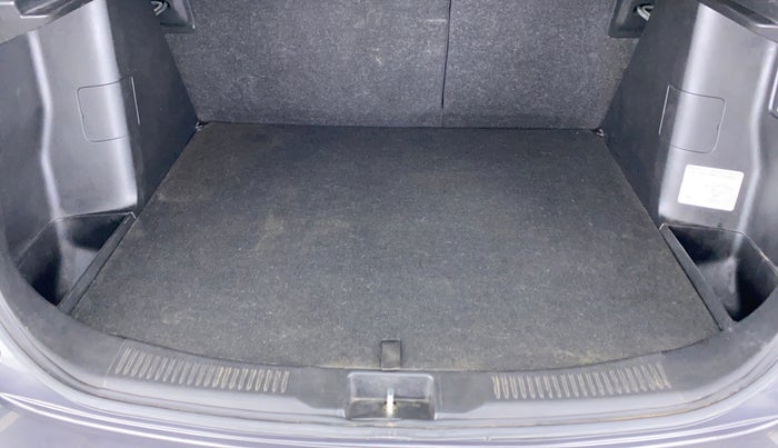 2015 Maruti S Cross ZETA 1.6, Diesel, Manual, 71,003 km, Boot Inside