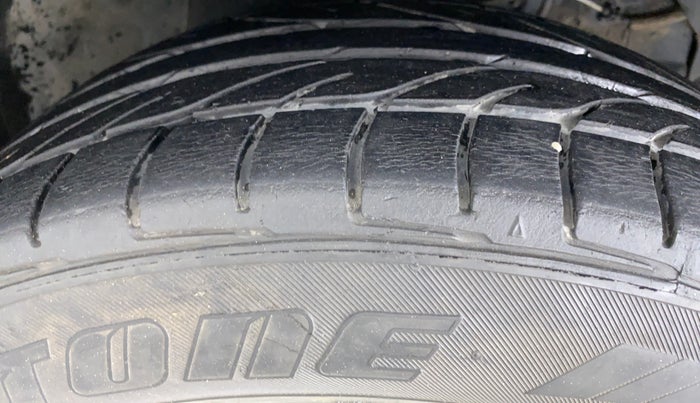 2015 Maruti S Cross ZETA 1.6, Diesel, Manual, 71,003 km, Right Front Tyre Tread