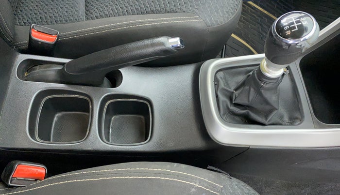 2015 Maruti S Cross ZETA 1.6, Diesel, Manual, 71,003 km, Gear Lever