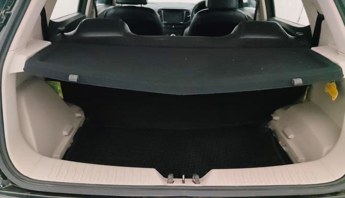 2022 Mahindra XUV300 W4 1.2 PETROL, Petrol, Manual, 1,07,747 km, Boot Inside