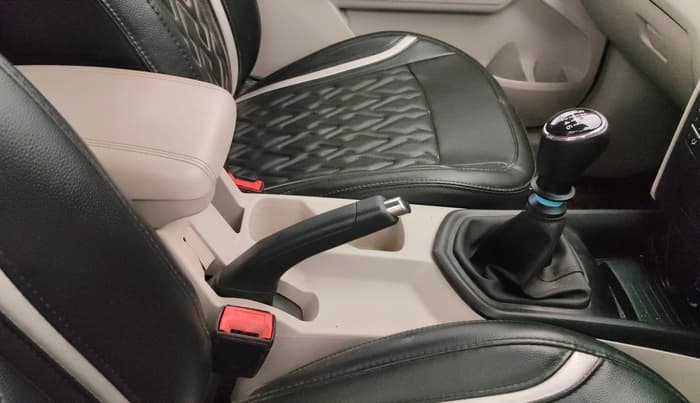 2022 Mahindra XUV300 W4 1.2 PETROL, Petrol, Manual, 1,07,747 km, Gear Lever