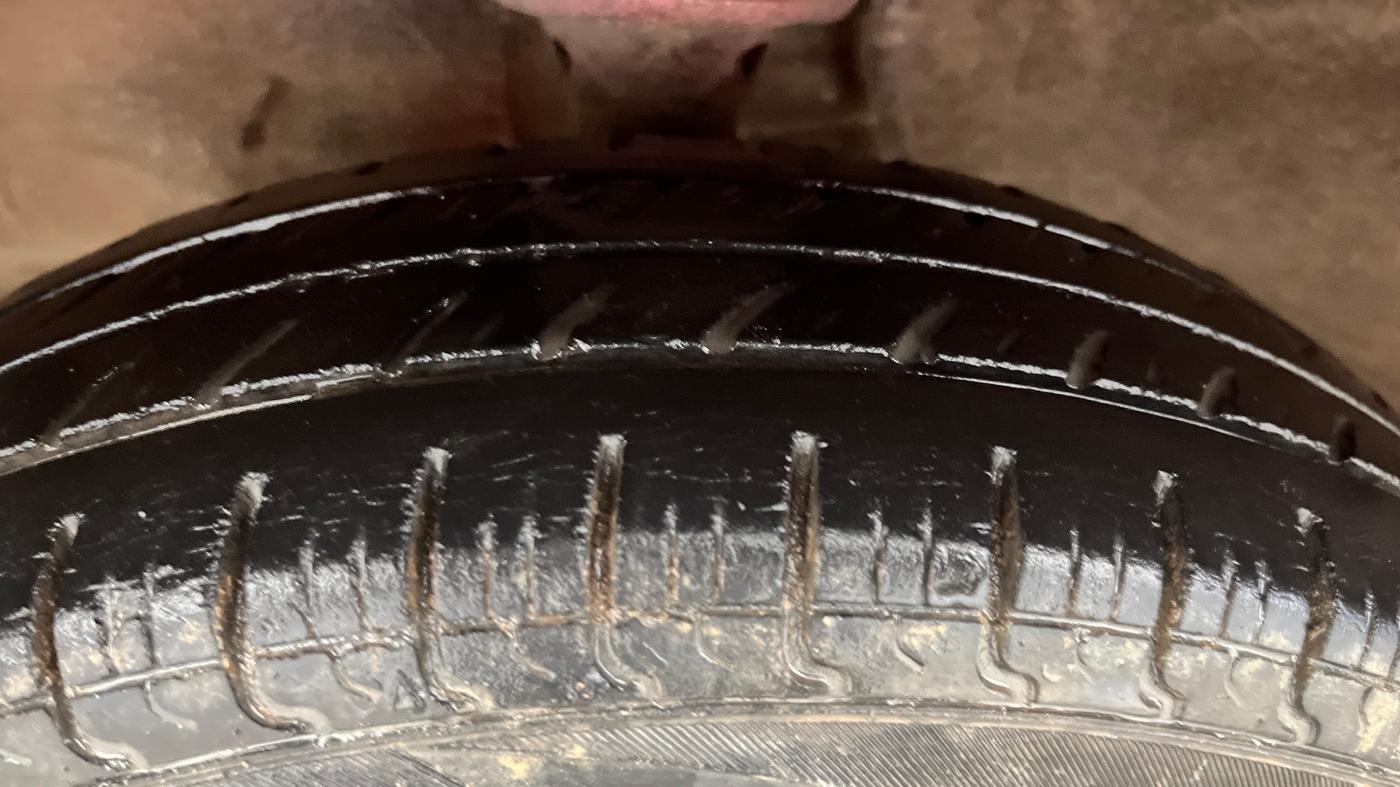 2015 Maruti Alto 800 LX, Petrol, Manual, 23,141 km, Left Front Tyre Tread