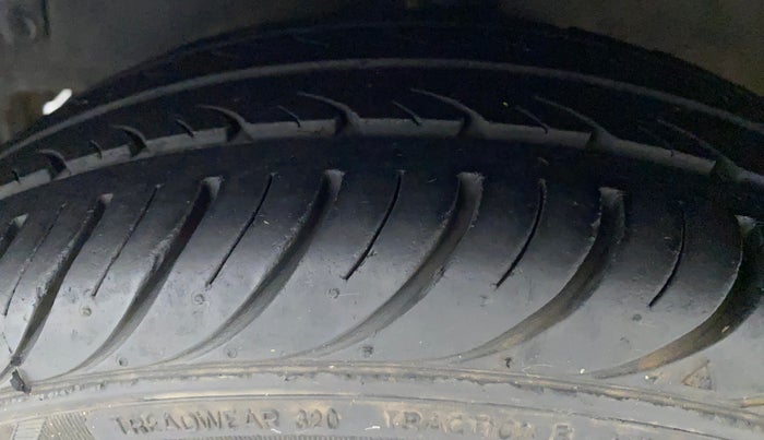 2018 Hyundai Eon MAGNA +, Petrol, Manual, 57,231 km, Left Front Tyre Tread