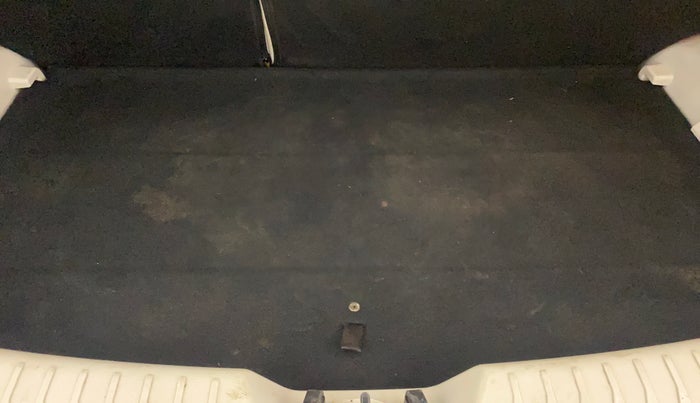 2020 Mahindra XUV300 W8 (O) 1.5 DIESEL, Diesel, Manual, 1,10,988 km, Boot Inside