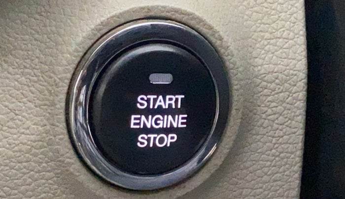 2020 Mahindra XUV300 W8 (O) 1.5 DIESEL, Diesel, Manual, 1,10,988 km, Keyless Start/ Stop Button