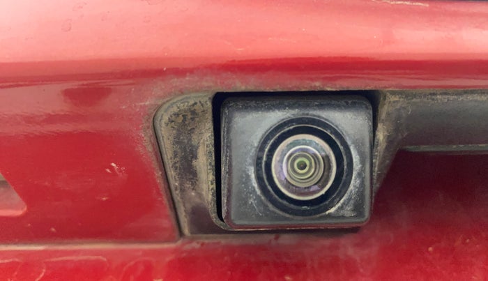 2020 Mahindra XUV300 W8 (O) 1.5 DIESEL, Diesel, Manual, 1,10,988 km, Parking Camera