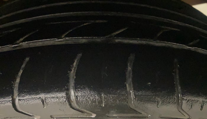 2020 Mahindra XUV300 W8 (O) 1.5 DIESEL, Diesel, Manual, 1,10,988 km, Left Rear Tyre Tread