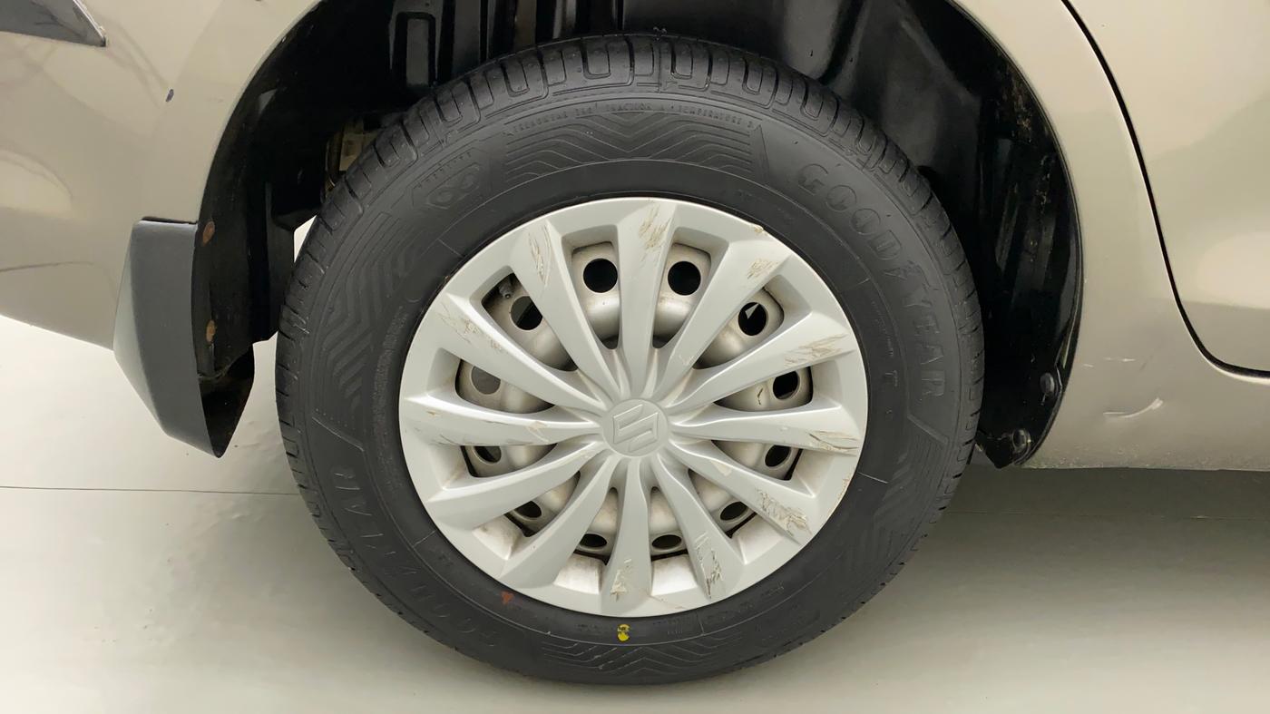 2015 Maruti Swift Dzire LXI (O), Petrol, Manual, 39,849 km, Right Rear Wheel