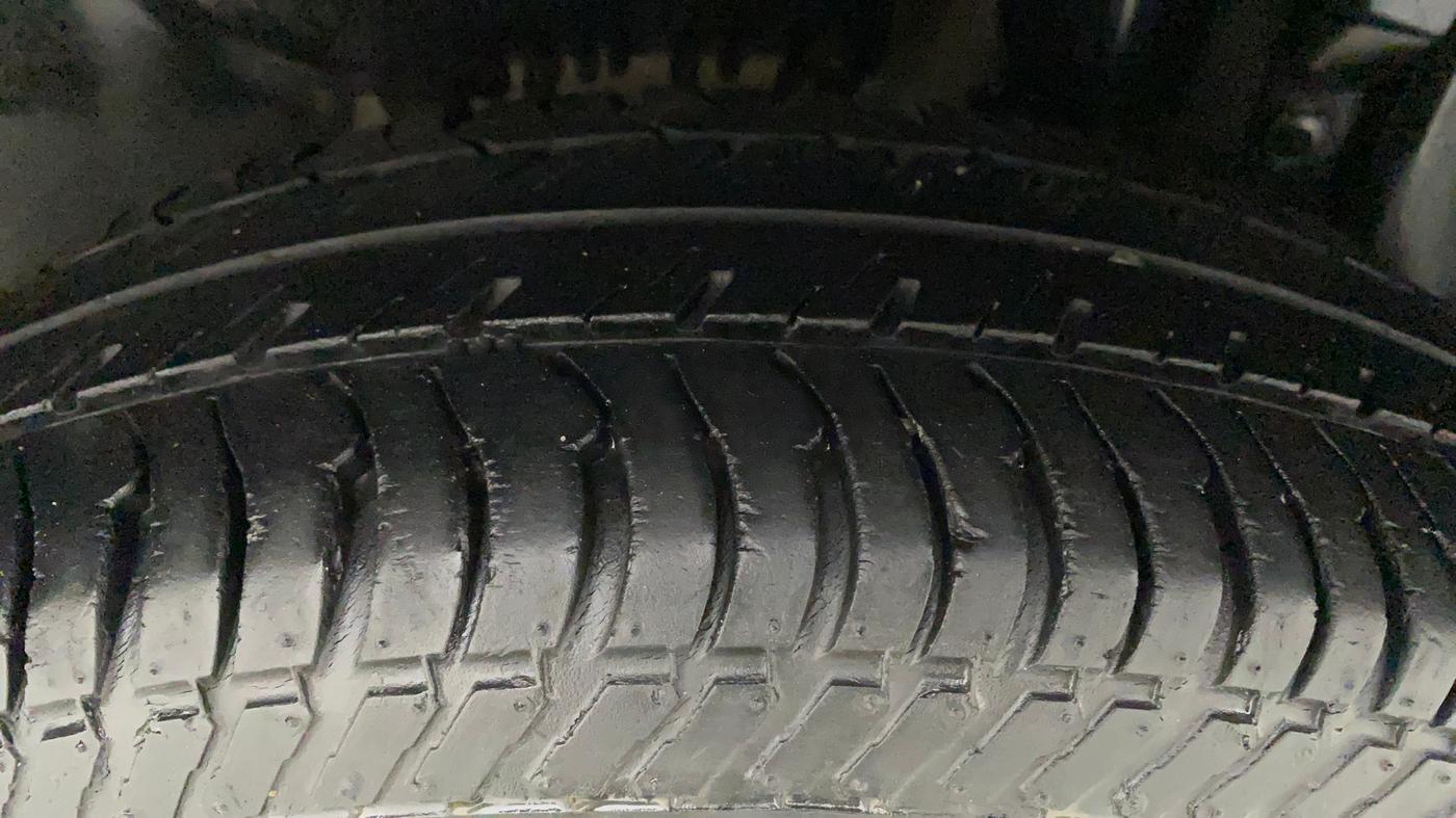 2015 Maruti Swift Dzire LXI (O), Petrol, Manual, 39,849 km, Left Rear Tyre Tread