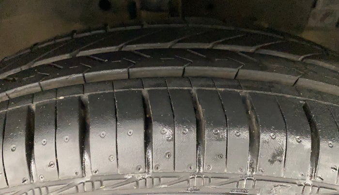 2014 Maruti Swift VXI, Petrol, Manual, 56,661 km, Right Front Tyre Tread