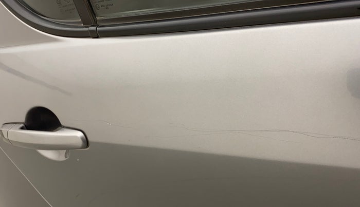 2014 Maruti Swift VXI, Petrol, Manual, 56,661 km, Right rear door - Minor scratches